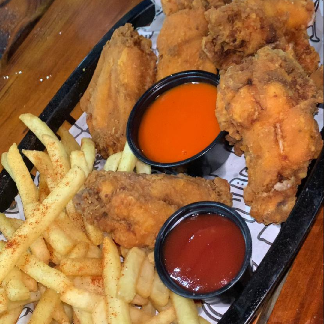 Carrera de 5 Minutos + 5 Wings y papas fritas por $15
