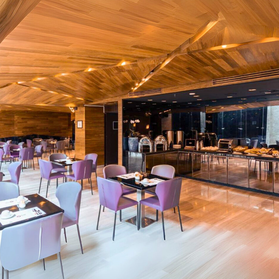 Desayuno Buffet para 2 Adultos + 2 Niños durante todos los días por $38 en Hotel Exe Oriental