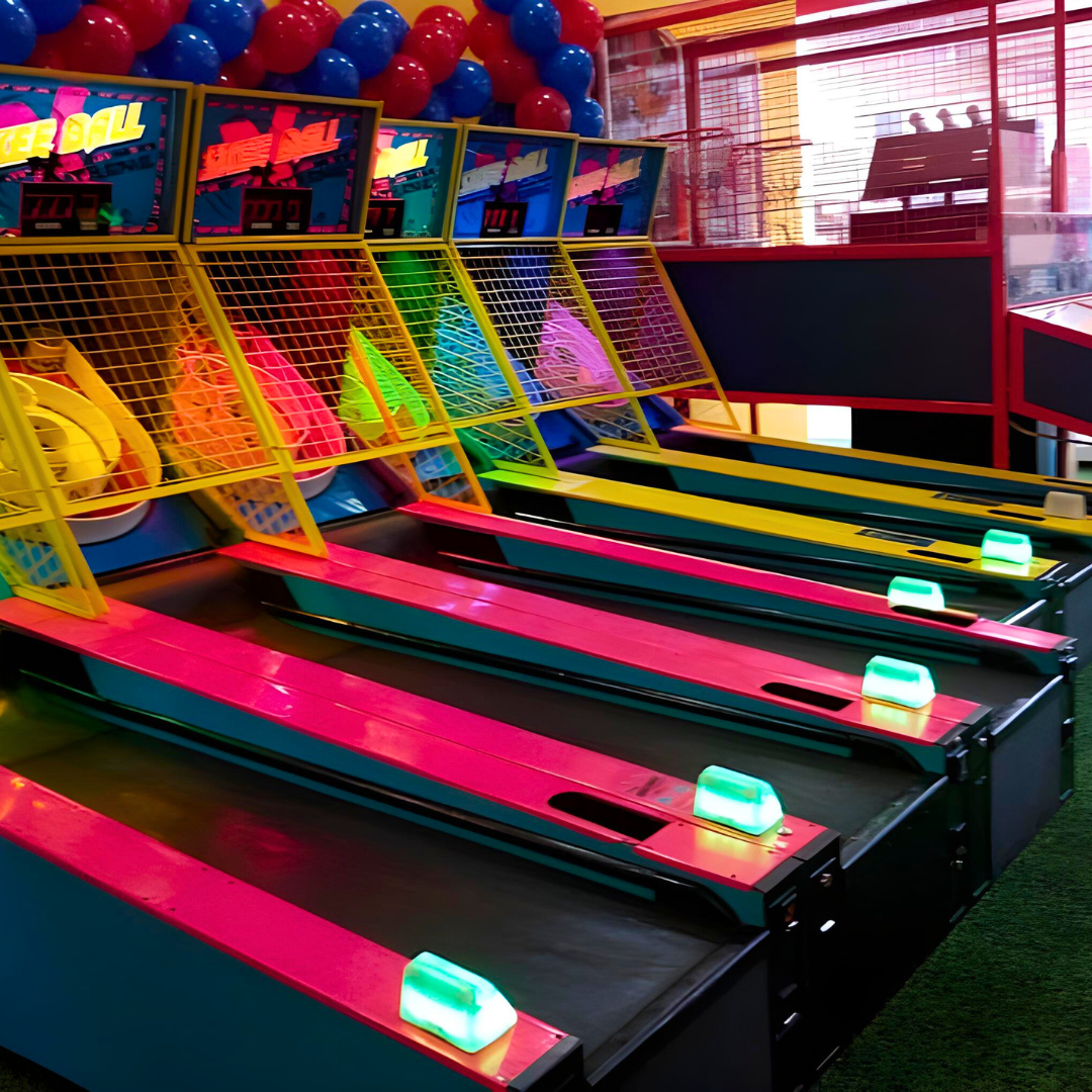¡Llegó Halloween! 1 h y 30 min de juegos + Pizza o Hotdogs, Sodas y Premios para 2 niños desde $15 en Happy Time