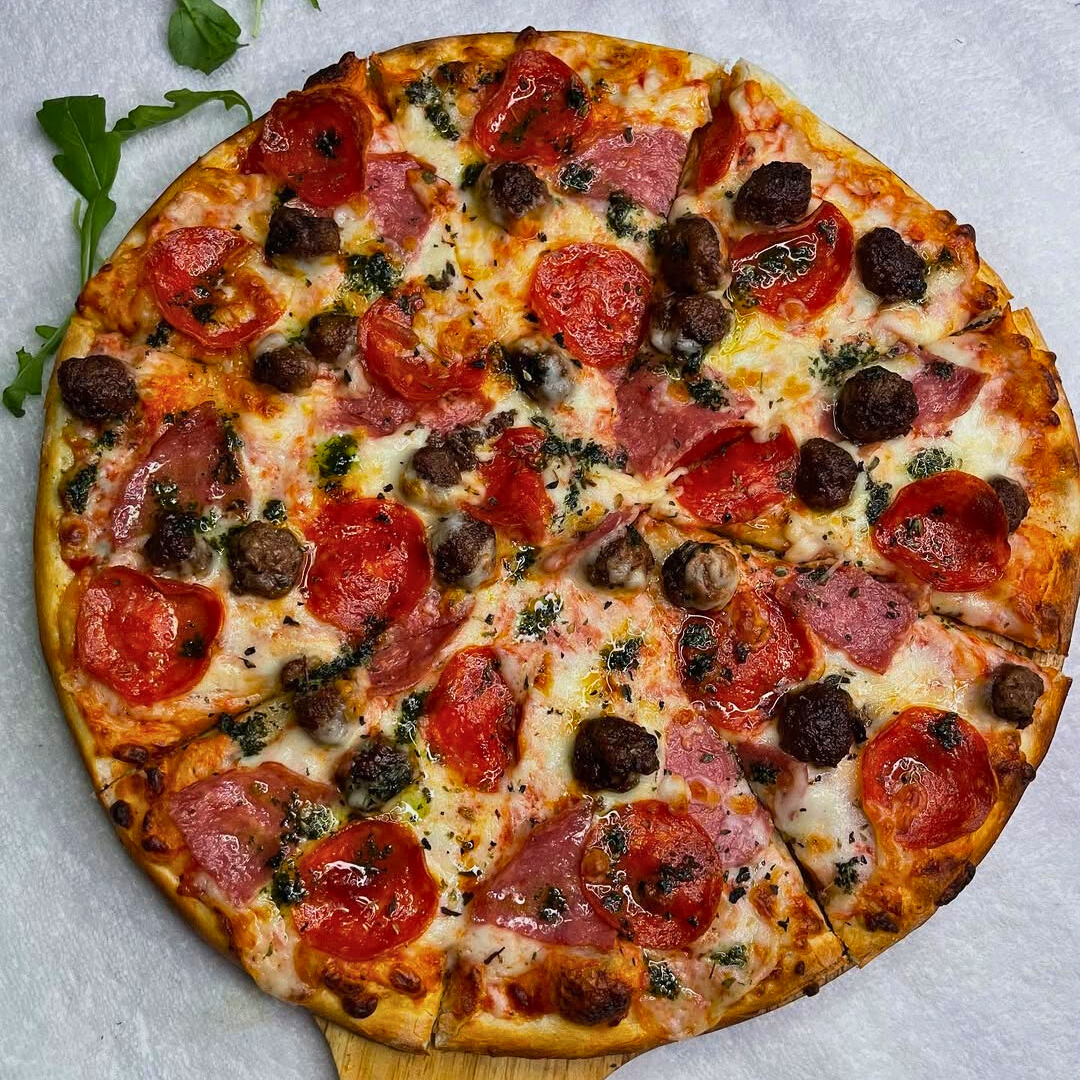 Pagas $10 y consume $20 en el menú de comida y bebidas en Pizzería Mi Casita