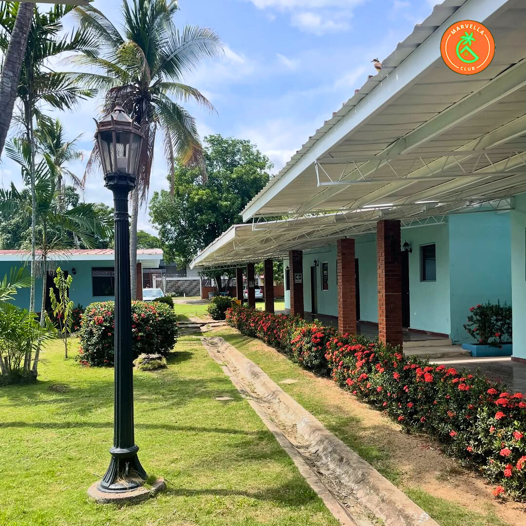 Fiestas Patrias 🇵🇦: Pasadía con Piscina para 2 Adultos y 1 niño + 2 Almuerzos del día + 2 Bebidas desde $12 en Marvella Club Gorgona