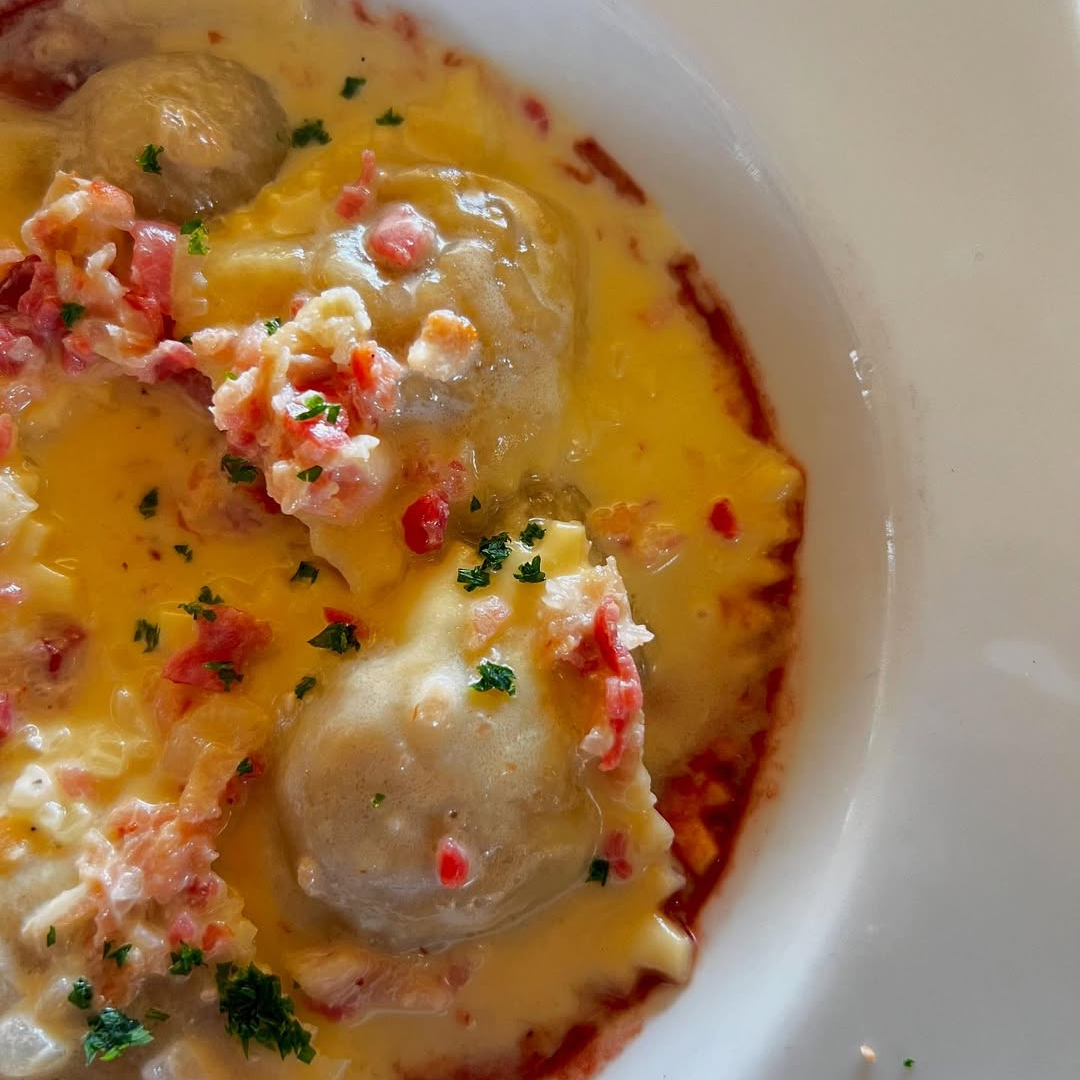 Paga $12 y disfruta $20 en el menú de comidas y bebidas en Pizzarella Clayton