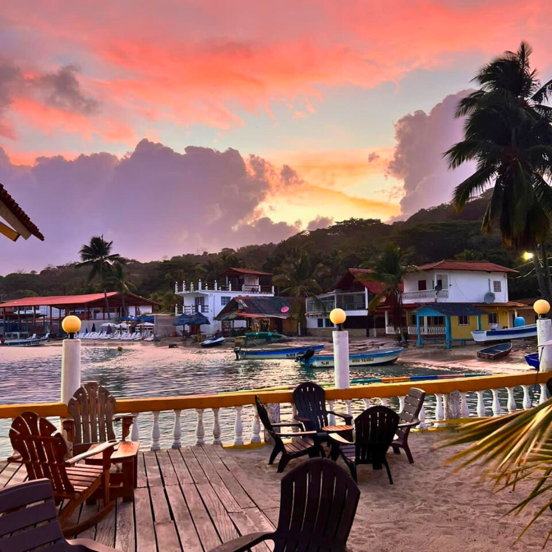 Estadía en Isla Grande con Desayuno, Almuerzo y Cena para 2 Personas desde $130 en Hotel Cocotal
