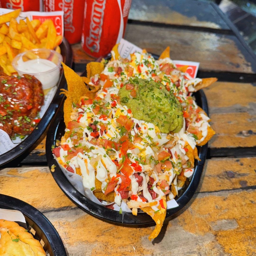 Combo de Alitas + Patties + Wanton Nachos + Barritas Energéticas para Compartir + 4 Sodas por $16 en Ají Chombo Pty
