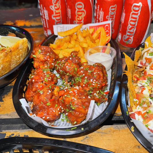 Combo de Alitas + Patties + Wanton Nachos + Barritas Energéticas para Compartir + 4 Sodas por $16 en Ají Chombo Pty