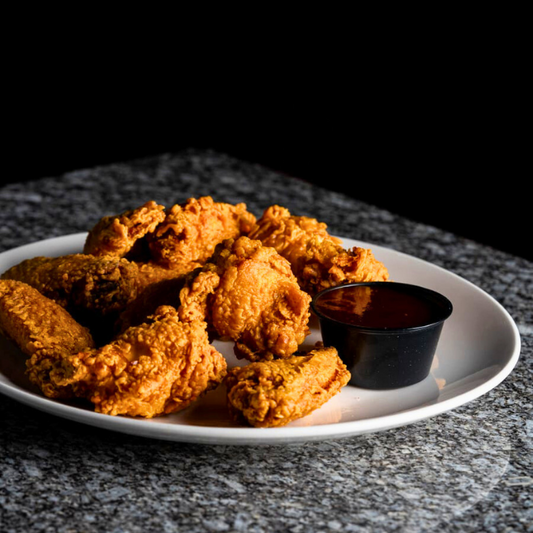 20 Alitas + 2 Cubetazos Nacionales por $20 en La Oficina