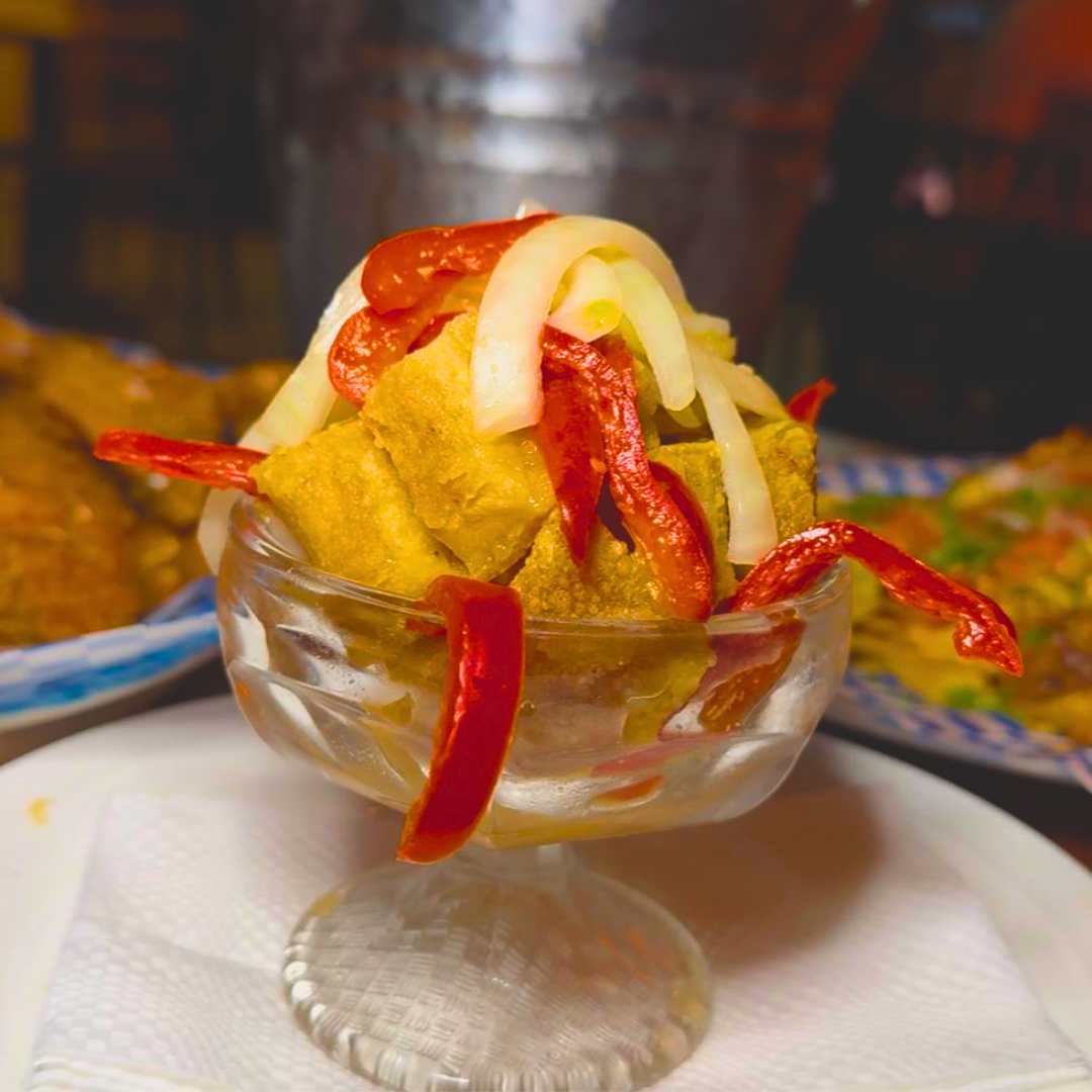 20 Alitas + Orden de Nachos + 1 Ceviche de Chicharron + Cubetazo de Coronitas por $20 en Changchos Sport Bar