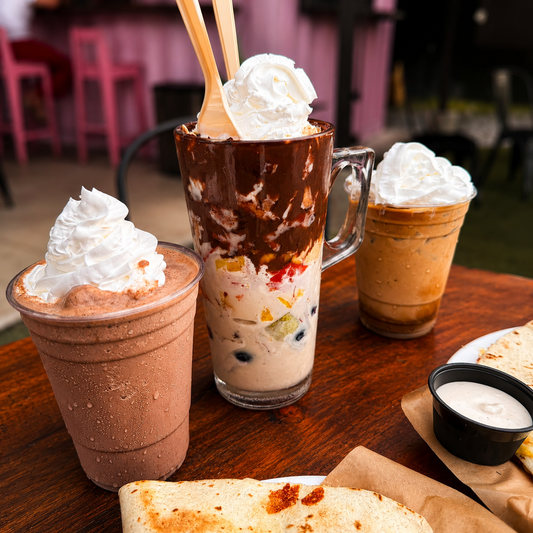 Wraps o Quesadillas + Ensalada de Frutas + Bebidas por solo $16 en Ay Bendito Batido