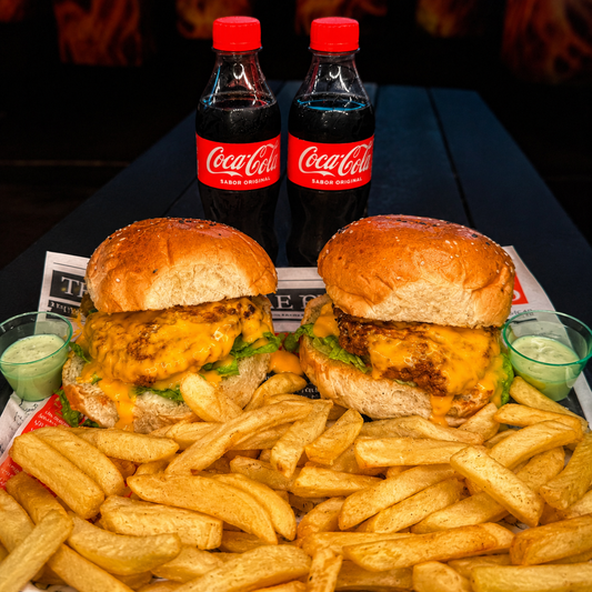 2 Burgers + 2 Papas y 2 Sodas por solo $8 en Grill Time - Chiriquí