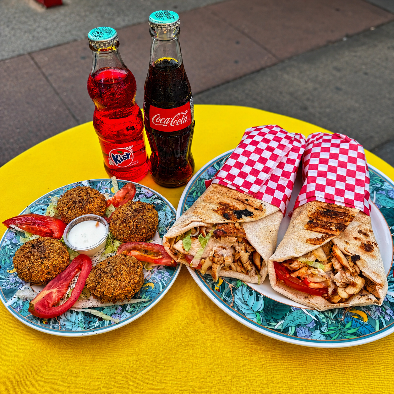 2 Shawarmas de Pollo + 4 Falafel + 2 Sodas por solo $10 en Shawarma Al Nour