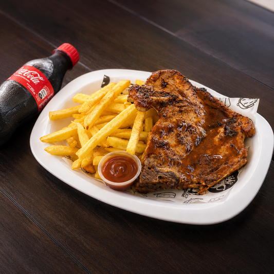Almuerzo de Chuleta Asada + Papas Fritas + Soda por solo $6 en Miss Puerkita