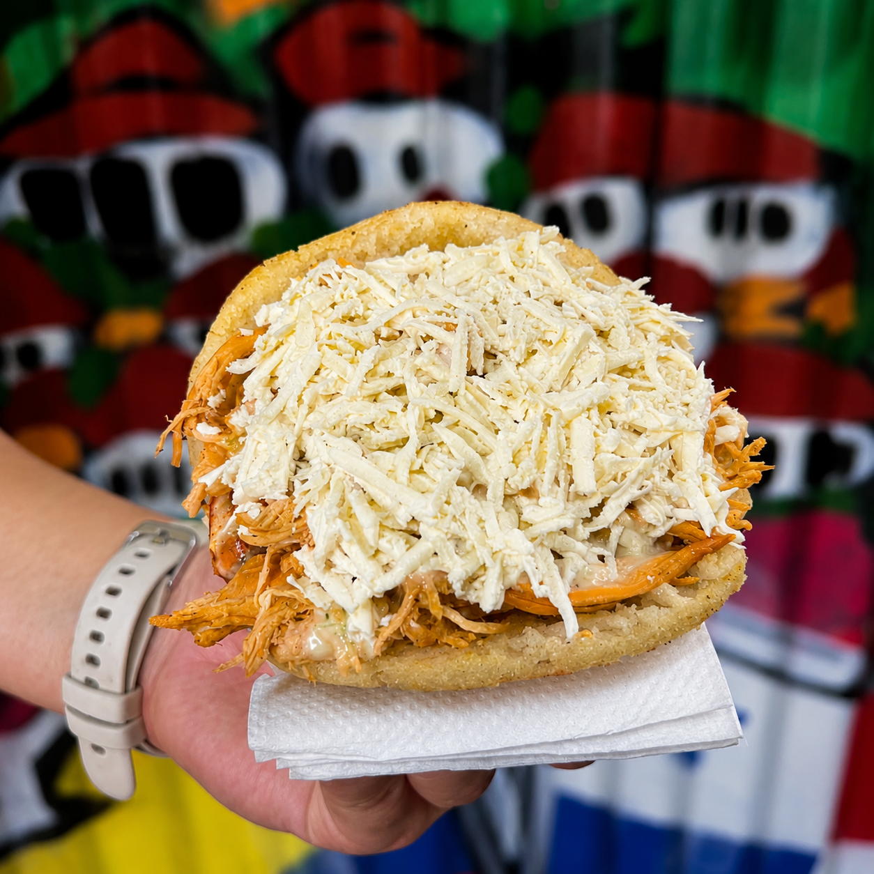 2 Arepas Colombianas a elegir de Pollo o Carne + 2 Sodas por solo $10 en Arepitas Q Chimba