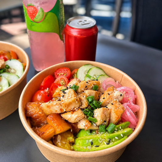 2 Pokes a Elección + 2 Bebidas por $10 en Honest Kitchen