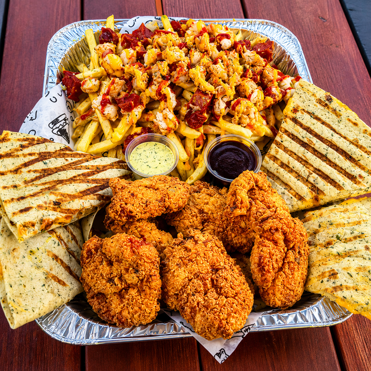 10 Wings o 10 Boneless + Salchipollo Gigante + 4 Quesadillas de Pollo + 2 Bebidas por solo $14 en Wild Wings PTY