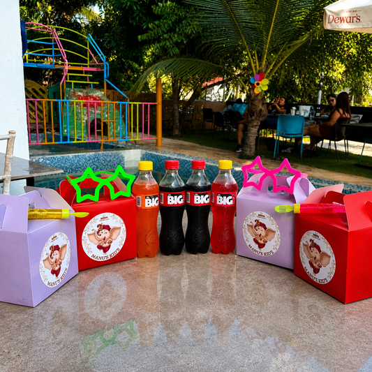 4 Menús Manus Kid + 2 Tickets de Piscina por solo $15 en Manu's Grill