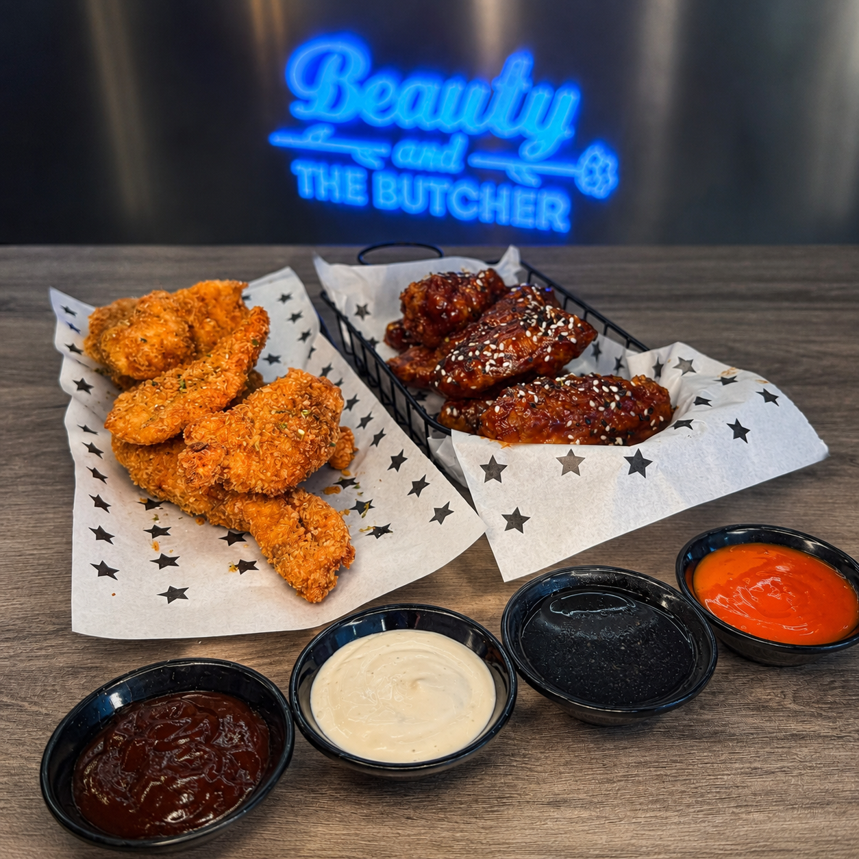 All You Can Eat de Wings y Tenders por una hora para 2 personas por solo $20 en Beauty and the Butcher - Condado del Rey