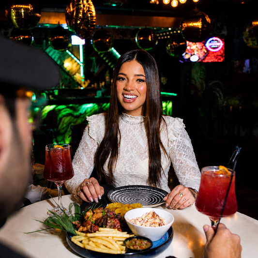 Picada Santana para 2 Personas + 2 Copas de Sangría por solo $18 en El Nuevo Santana