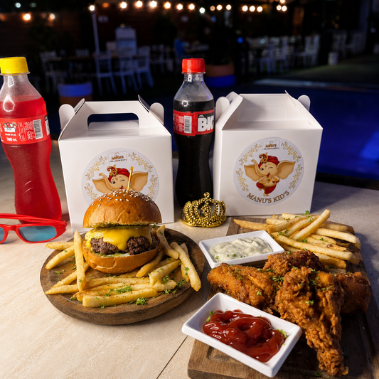 4 Menús Manus Kid + 2 Tickets de Piscina por solo $15 en Manu's Grill