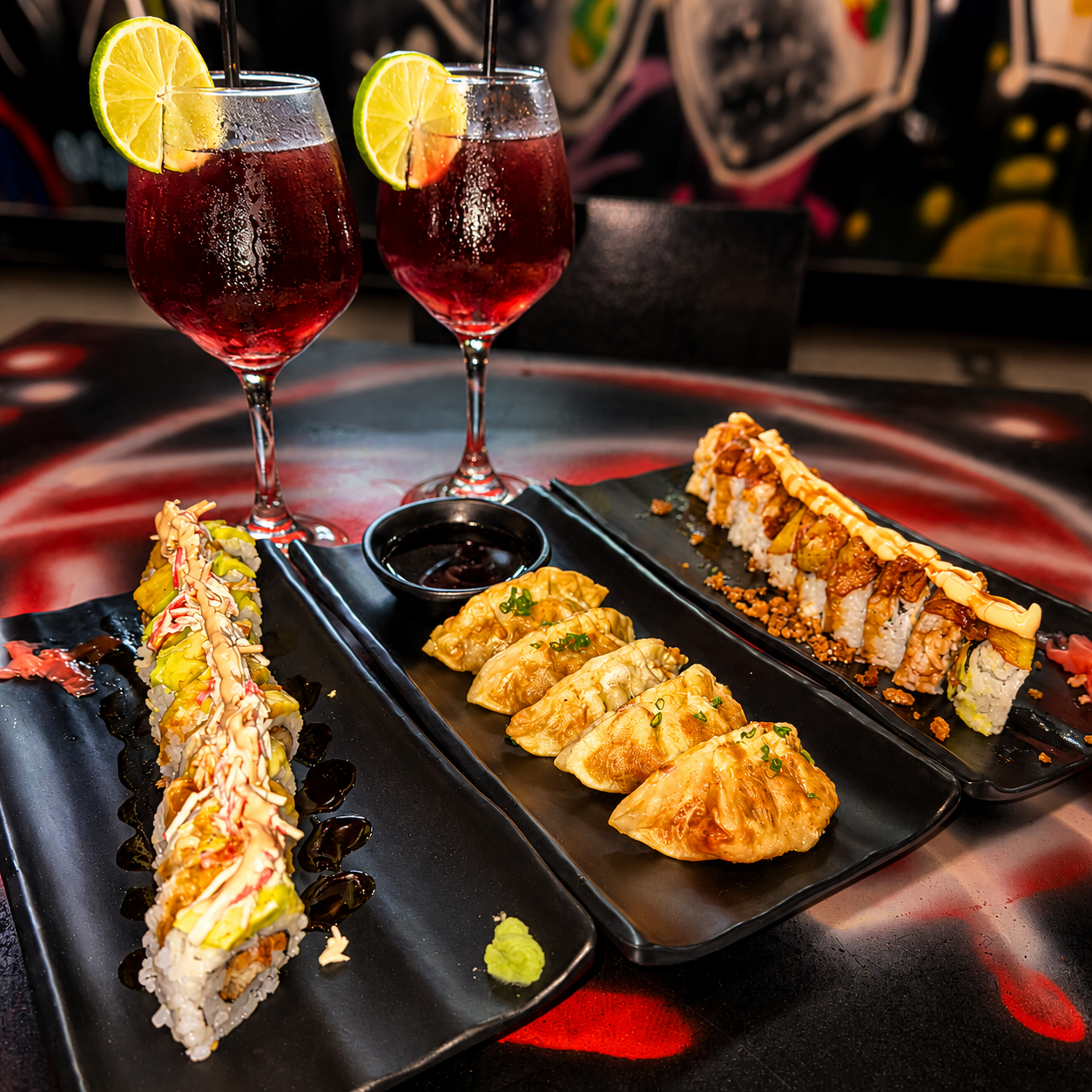 2 Sushi Premium del Menú + 1 Entrada + 2 Bebidas por solo $12 en Sushi Street