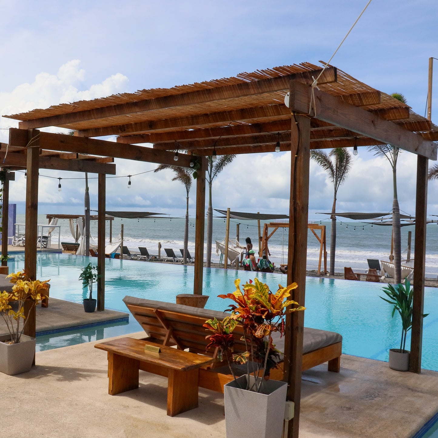 2x1 en Entradas con Opciones de Cubetazos o Espumante desde $15 en Bikini Beach Club