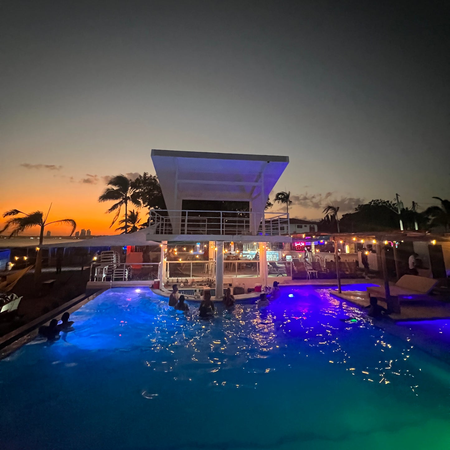 2x1 en Entradas con Opciones de Cubetazos o Espumante desde $15 en Bikini Beach Club