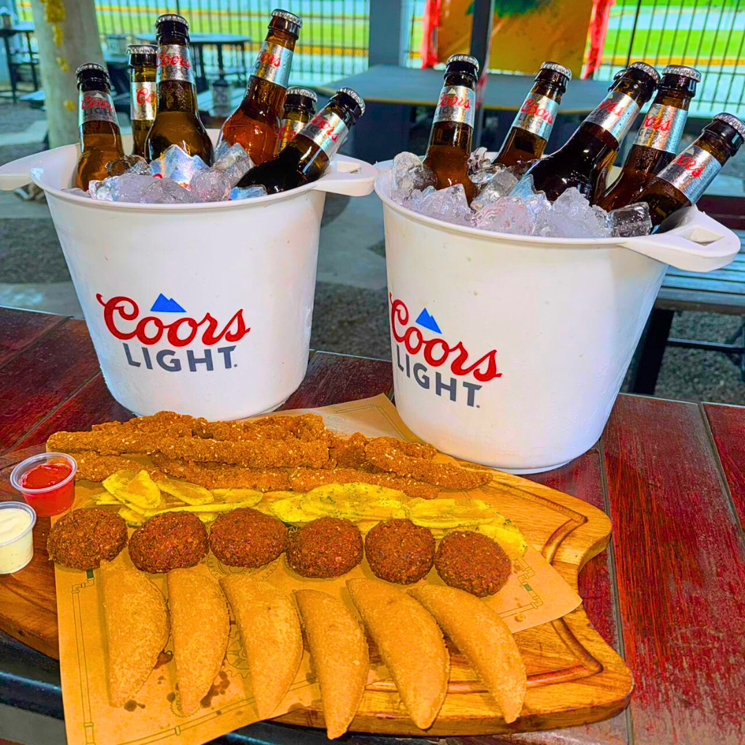 Picada Fritanga + 2 Cubetazos de Coors Light o 6 Cañas de Cerveza Artesanal por $20 en La Fábrica