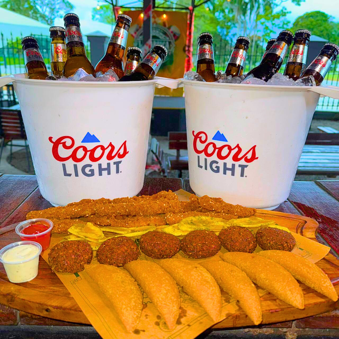 Picada Fritanga + 2 Cubetazos de Coors Light o 6 Cañas de Cerveza Artesanal por $20 en La Fábrica