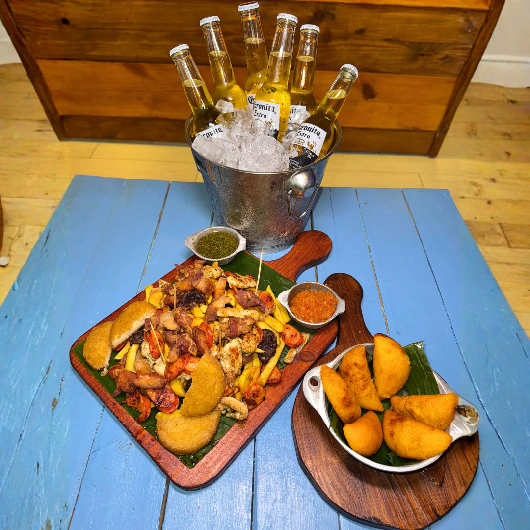 Picada Antioqueña + Cubetazo de Coronitas por solo $15 en Locombia