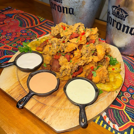 Picada Mar y Tierra + 2 Cubetazos de Cerveza Corona por $18 en La Divina Comida