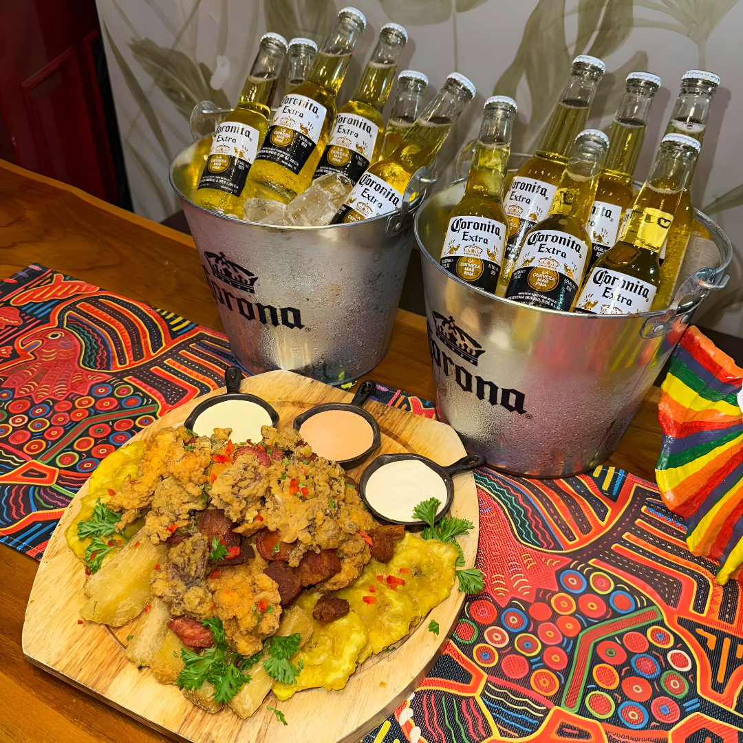 Picada Mar y Tierra + 2 Cubetazos de Cerveza Corona por $18 en La Divina Comida