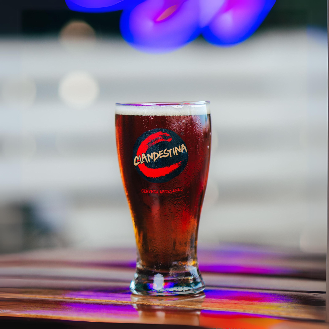 Jarra de Cerveza Artesanal + Combo de Wings + Papas por $17 en Independiente Barra Artesanal