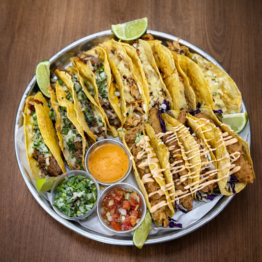 12 Tacos Surtidos + 2 Bebidas por solo $13 en Alitas Salvajes Pub