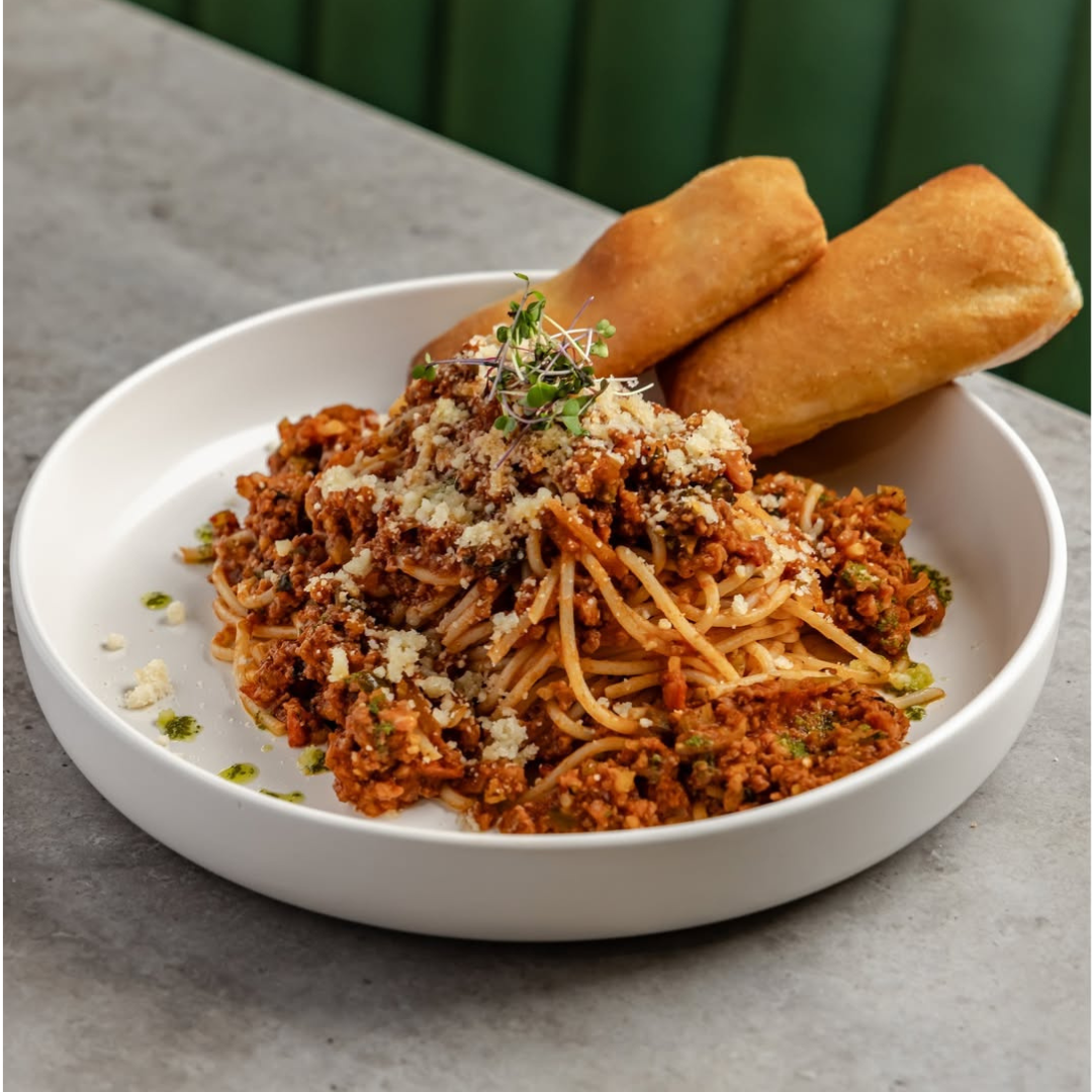 Festival Italiano con Entrada + Plato fuerte + Bebidas y Postres para 3 por solo $27 en Valenti's