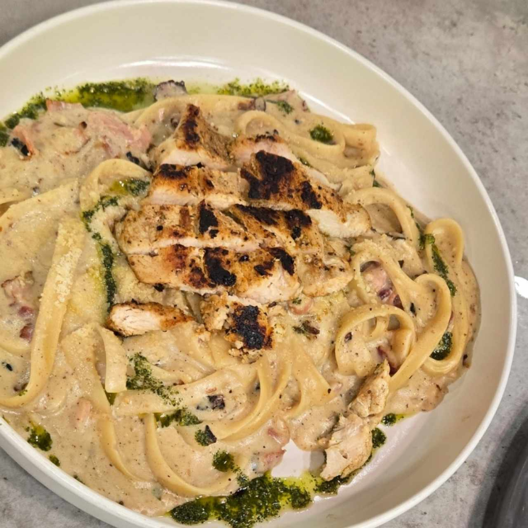 Festival Italiano con Entrada + Plato fuerte + Bebidas y Postres para 3 por solo $27 en Valenti's