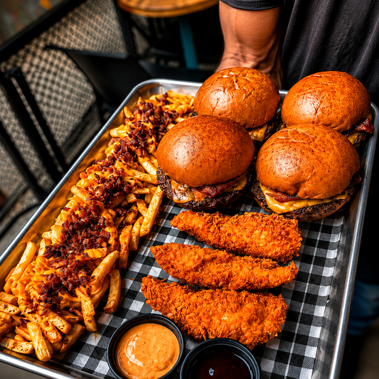 Salvaje Box con 4 Cheeseburgers + Papas Cargadas + 3 Tenders + 4 Bebidas por $20 en Alitas Salvajes Pub