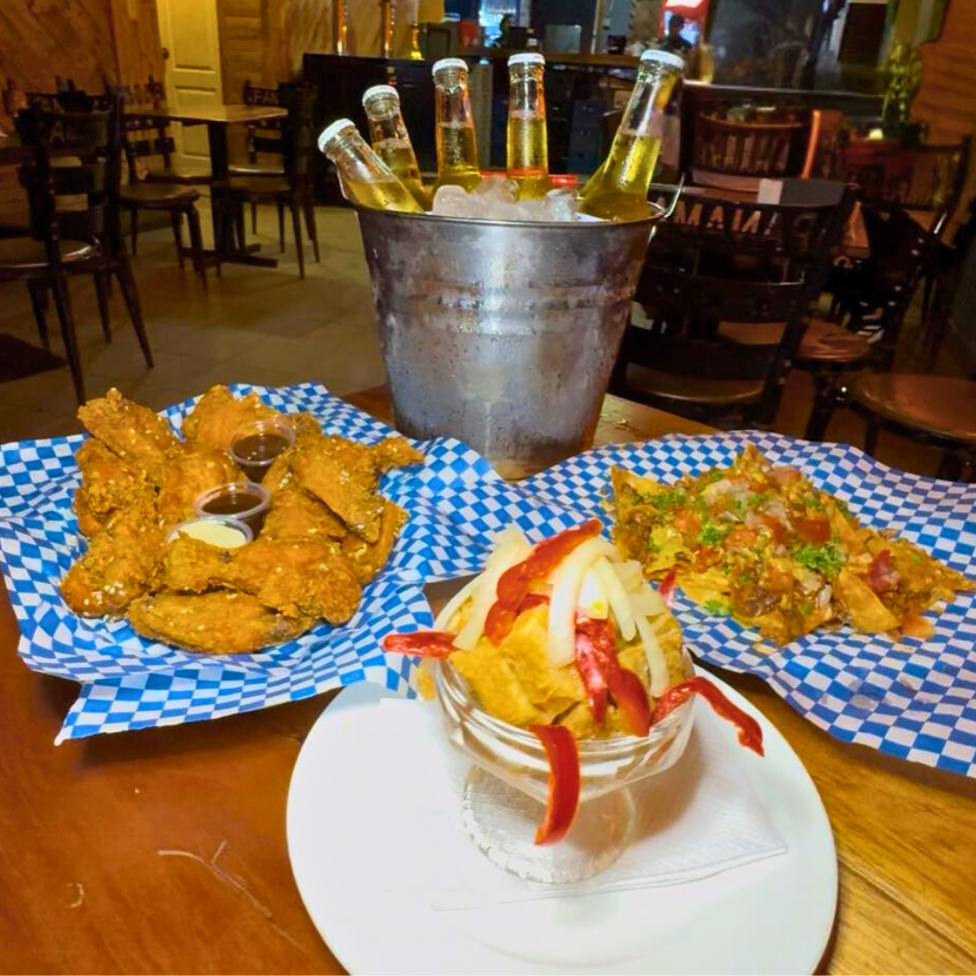 20 Alitas + Orden de Nachos + 1 Ceviche de Chicharron + Cubetazo de Coronitas por $20 en Changchos Sport Bar