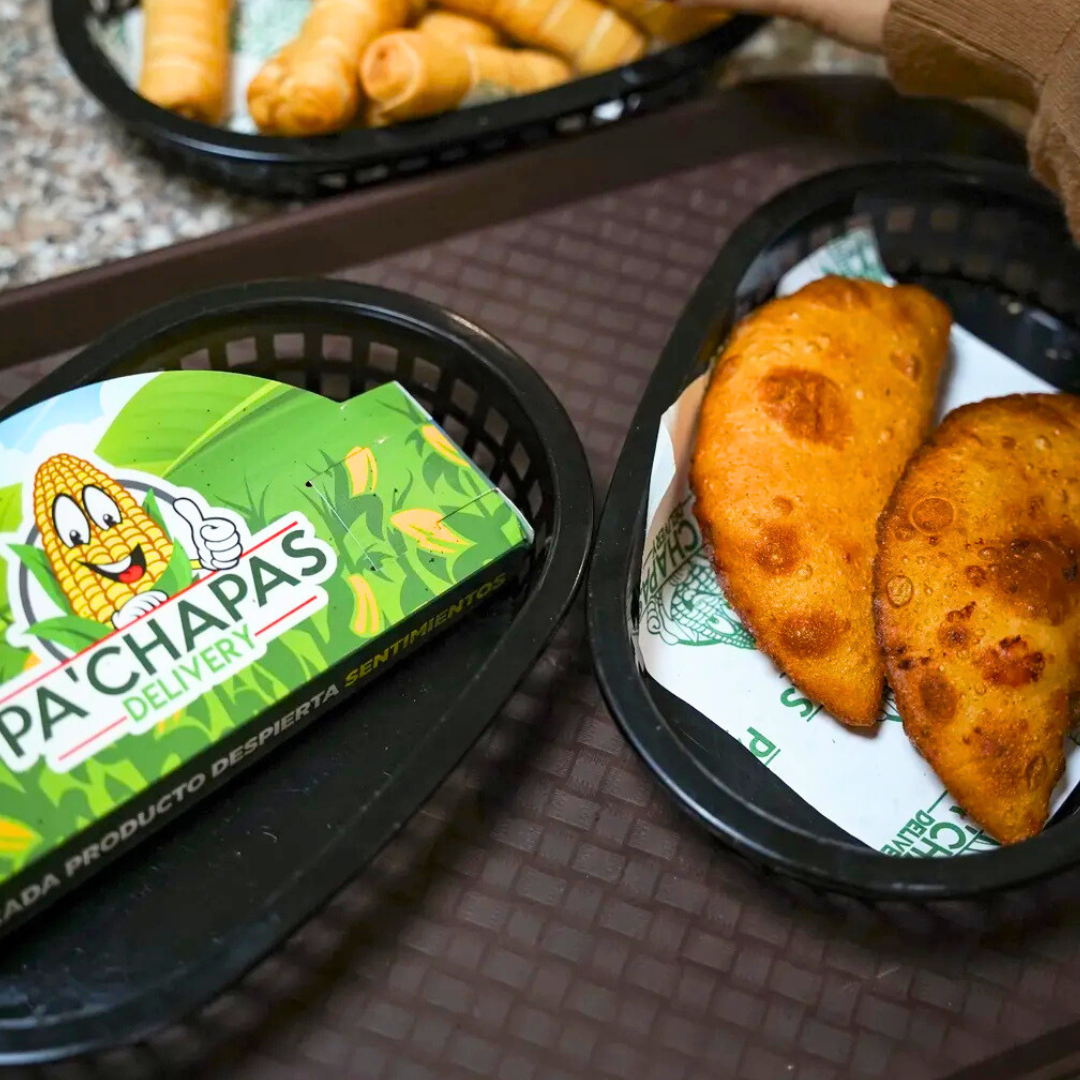 2 Cachapas con Queso + 2 Empanadas + 2 Sodas por $13 en Pa'chapas Delivery