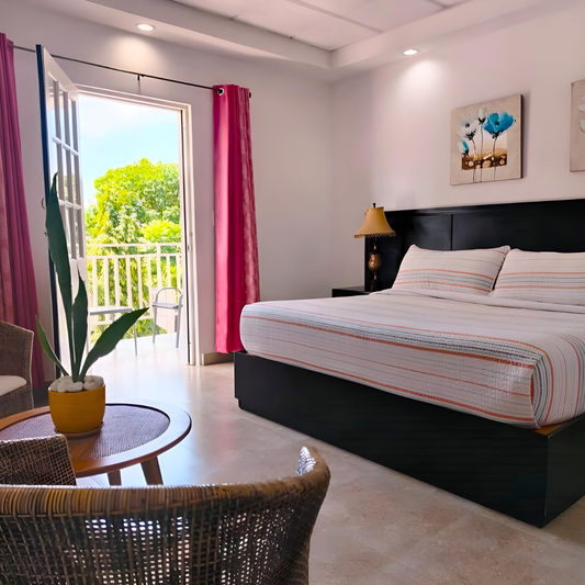 Estadía de 1 noche para 2 personas + Desayuno Incluido por solo $65 en el Hotel Coronado Inn