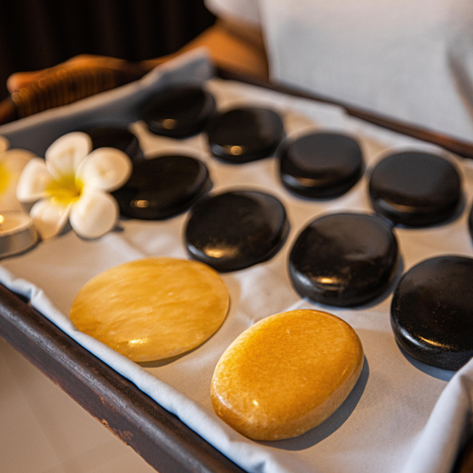 Masaje Relajante con Piedras Calientes por $17.99 en Elara Beauty Spa