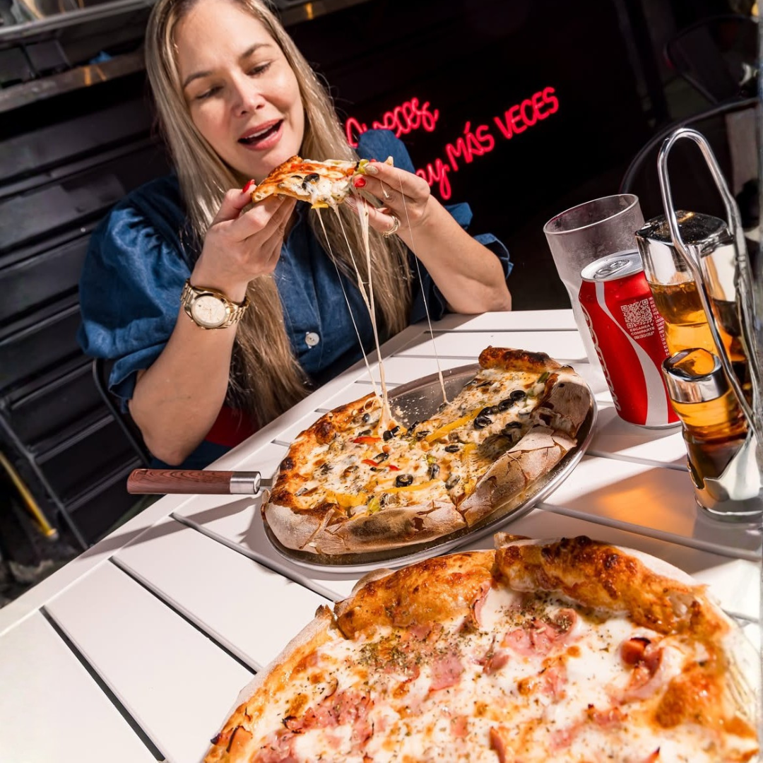 2 Pizzas Medianas + 1 Entrada de Bruschettas Pomodoro + 2 Bebidas por $15 en Esto es Pizza