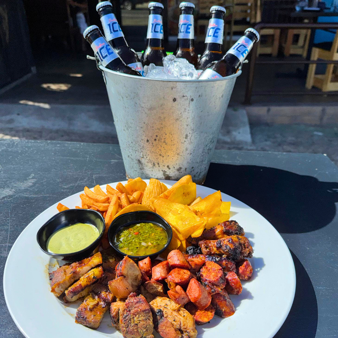 Bandeja de Ahumados + 4 Bebidas por solo $15 en Fusion Rest & Grill
