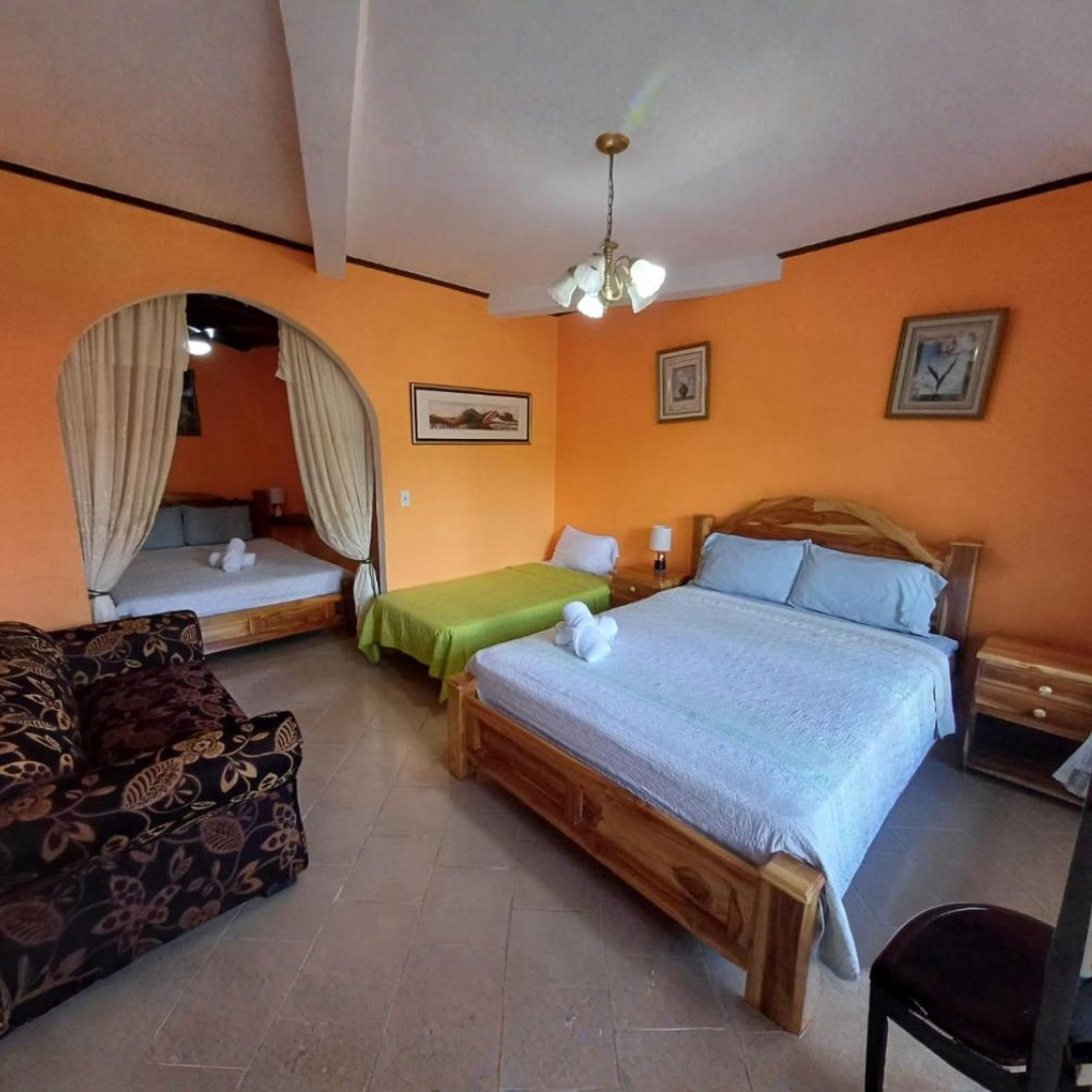 Estadía de 1 noche para 2, 3 o 4 personas + Desayuno incluido desde $73 en el Hotel Valle Verde