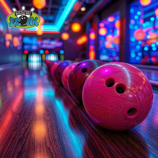 1 Hora y Media de Bolos + Zapatos + 15 Alitas por solo $35 en Bolos del Bronx