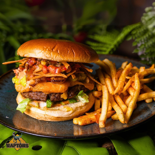 2 Burgers T-Rex o Spinosaurus + 6 Alitas con 2 Salsas + 2 Sodas por $25 en Raptors
