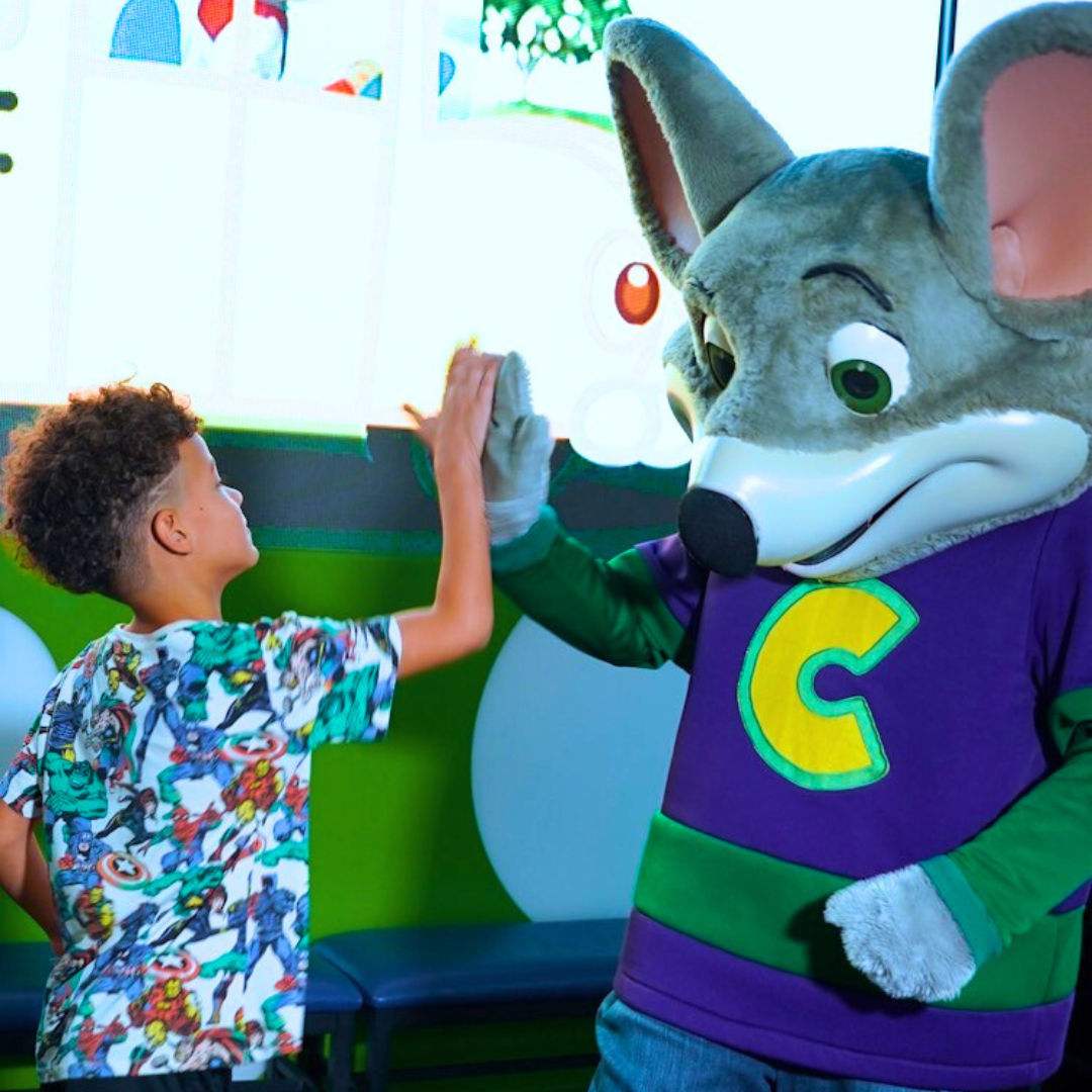 2 Horas de Juegos Ilimitado para 2 personas + 1 Pizza Regular + 40% Off en HBD por $15 en Chuck E. Cheese's de Multiplaza