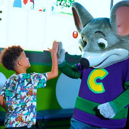 2 Horas de Juegos Ilimitado para 2 personas + 1 Pizza Regular + 40% Off en HBD por $15 en Chuck E. Cheese's de Multiplaza