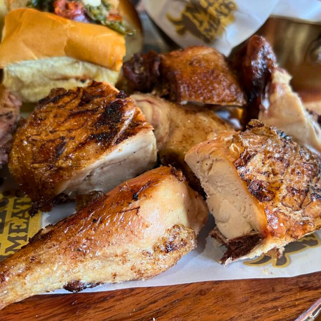5 Platos de Ahumados y Mariscos para compartir + 4 Cervezas o Sodas por $25 en Mr. Meats
