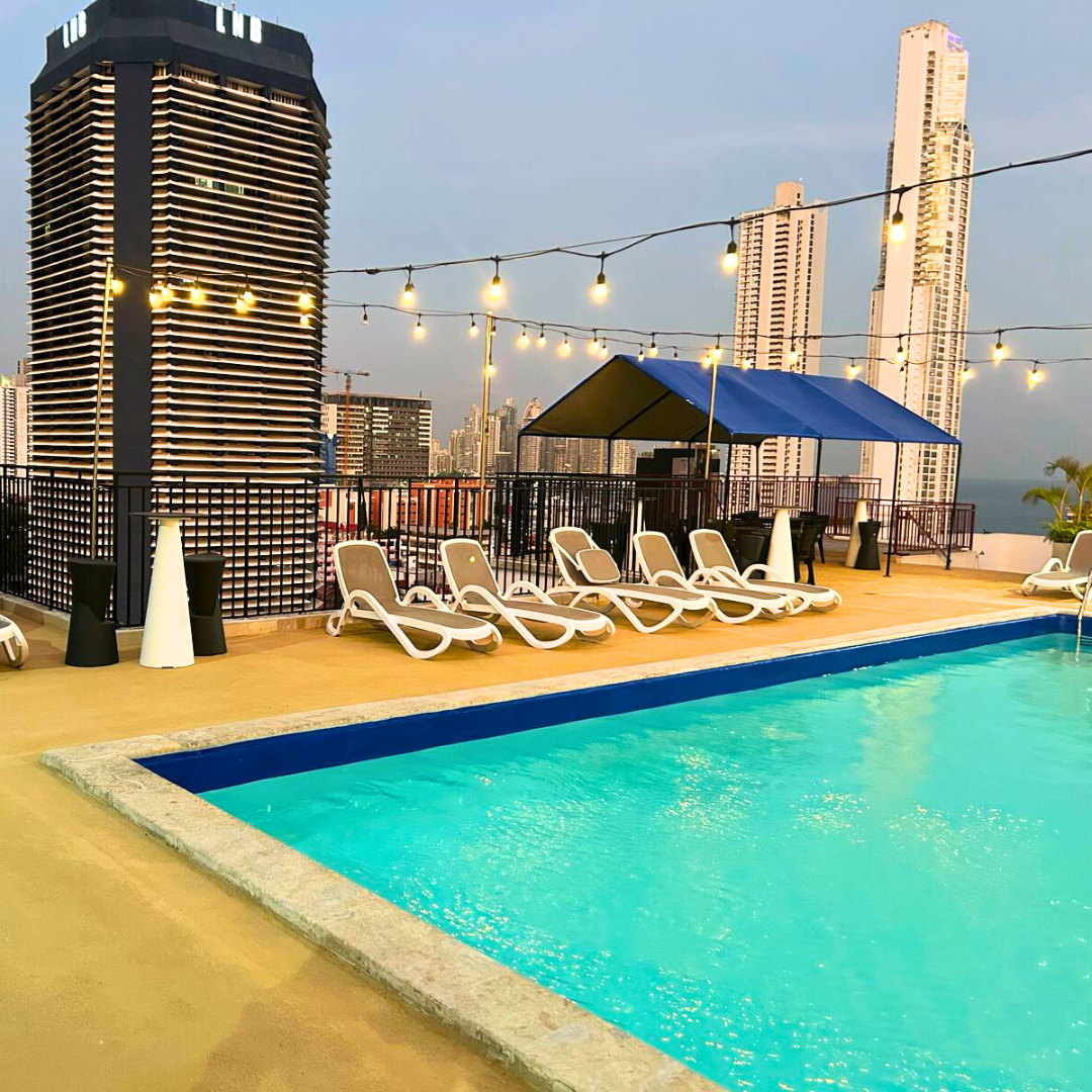 Pasadía con Piscina + Picada de Carnes + 2 Bebidas para 2 Personas por $30 en el Hotel Soloy