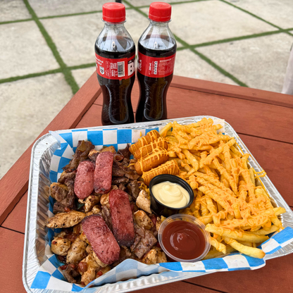 Picada Carnívora + Papas Fritas y Yuca Fritas Bañadas en Queso Cheddar Fundido + 2 Bebidas por $11 en Sabores Mediterráneos