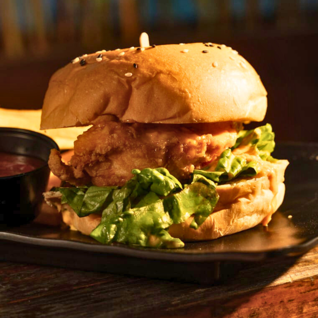 4 Hamburguesas + 10 Alitas + 1 Cubetazo de Heineken Silver o 4 Sodas por $25 en Par de Pintas
